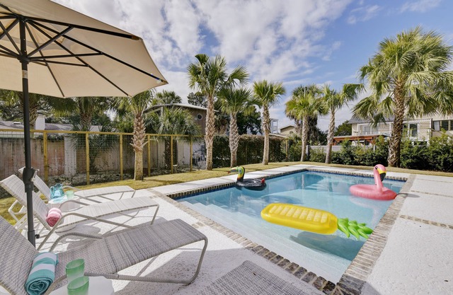 5 bedroom East Beach house with Pool