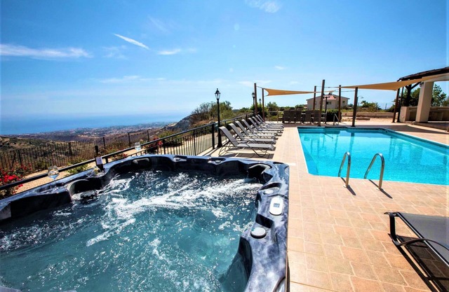 5 Bedroom En-suite Luxury Villa With Private Pool and hot tub