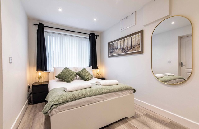 5-Bedroom House in Central Nottingham – Sleeps 9