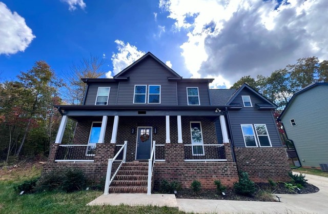 5-Bedroom House near Lake Norman