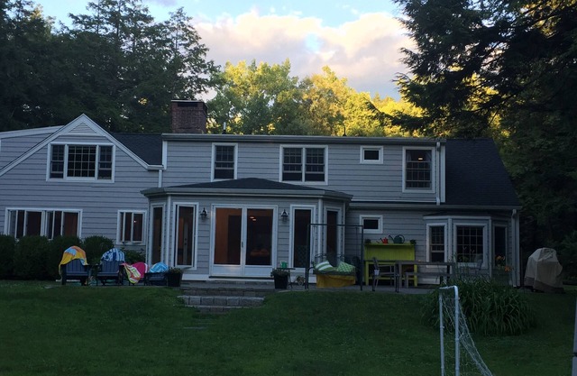 Spacious 5-bedroom house with Pool on 2 lovely acres