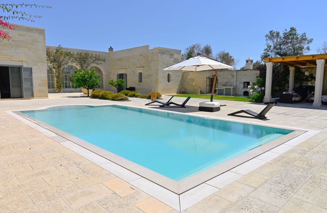 Masseria de 5 dormitorios con piscina infinita climatizada y vasto olivar