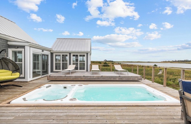 5 Bedroom Luxury Beach House at Cousins Seaside Cottage in Sea View PEI