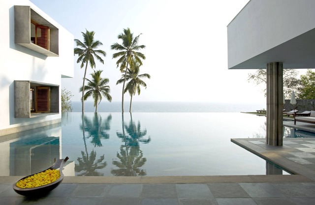 Villa con piscina privada y vista al mar
