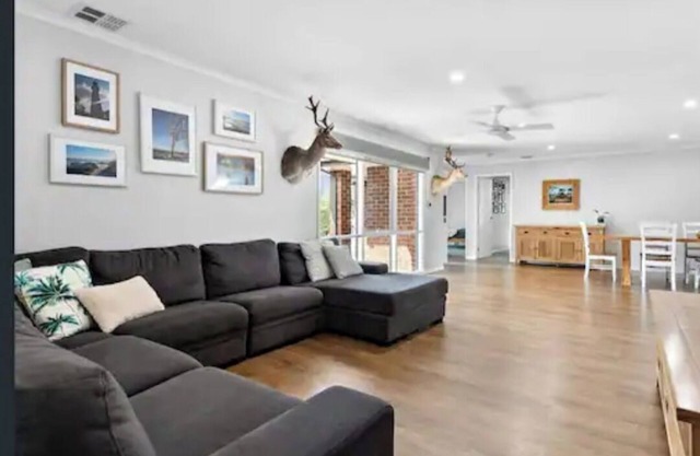 5 bedroom modern villa- sleeps 14 and has it all!