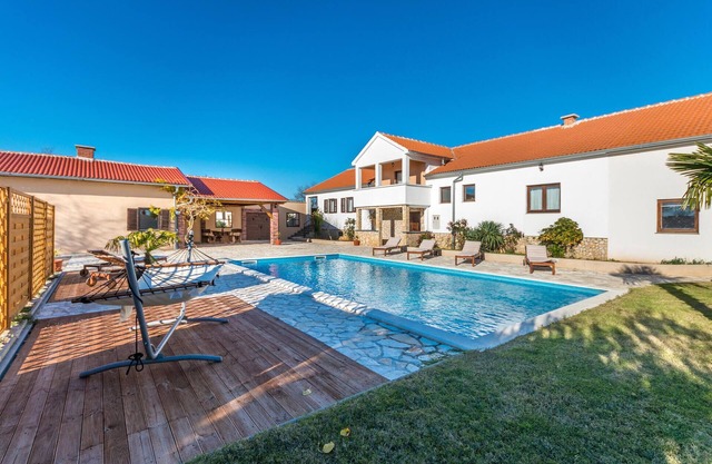 Bonita casa de 5 dormitorios en Miranje