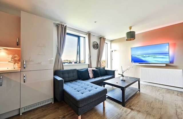 Spacious 5-bedroom modern apartment by Wembley