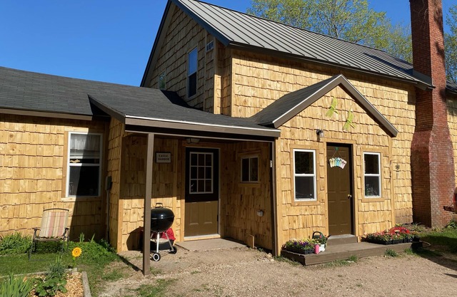 5 bedroom pet friendly lake view cabin