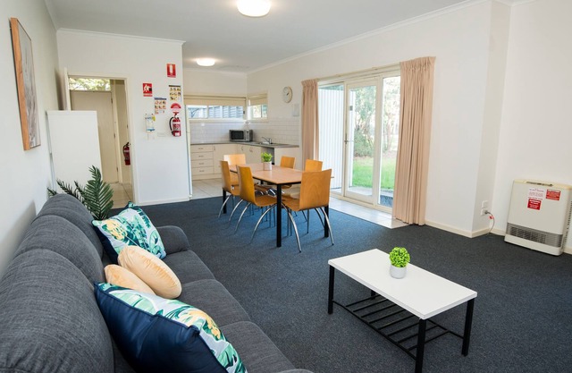 5 bedroom private self-contained units in Berwick