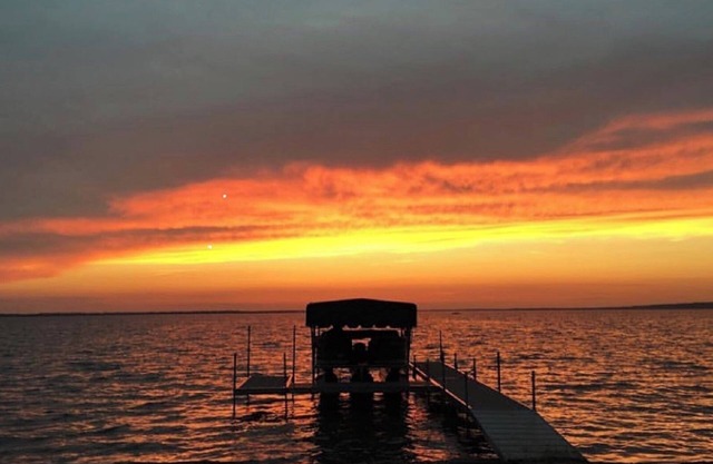 5 Bedroom Waterfront Home/Private Beach on Beautiful Black Lake Pure Michigan!