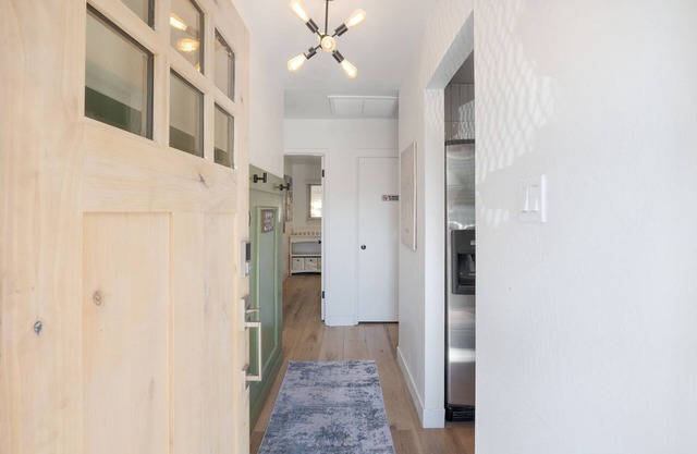 5-bedroom with fun accents and updated decor
