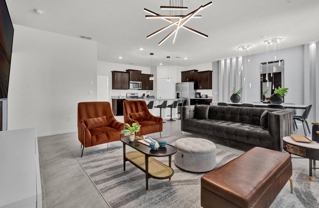 5 Bedrooms/ 5 Bathrooms/ Solterra (7622 OL)