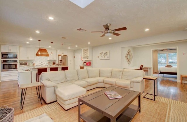 5 Bedrooms, Lux Home Near NRG, Med Ctr and Galleria
