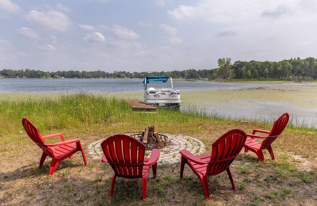 5 Bedrooms, Movie Theater, Game Room, Water Toys, Beach, With Great Location!