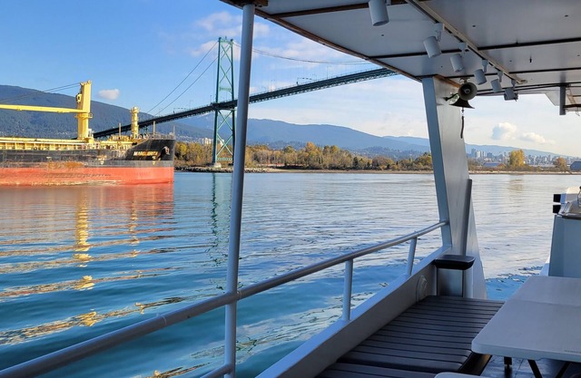 5 Bedrooms Party Boat in Vancouver Downtown
