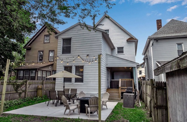 5 BR Home w/ Hot Tub & Game Room