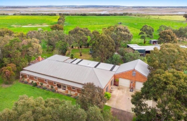 5 BR ReedyLake Farmstay By Geelong Leopold