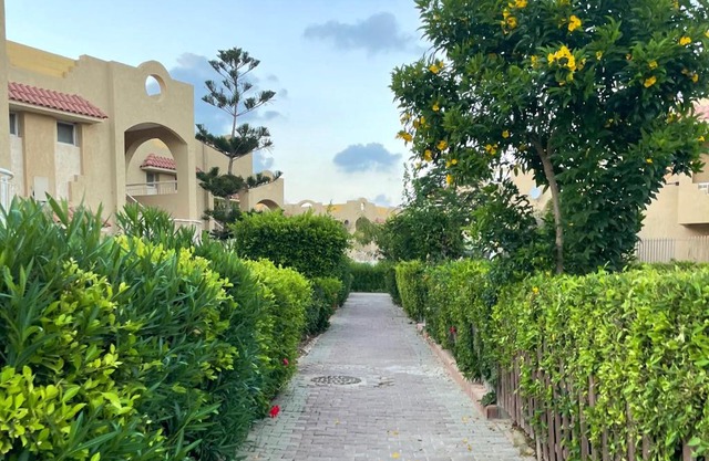 52H Green leaves Village, families & couples only
