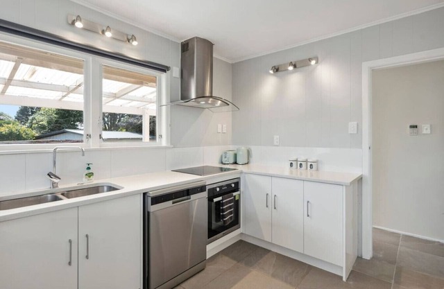 5 Huia street Holiday House