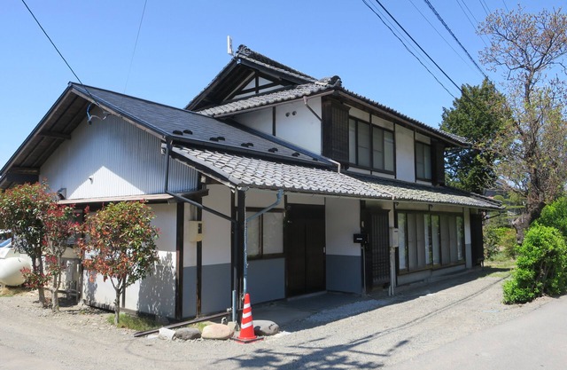 5 minutes from Azumino Interchange! Ideal for families and groups staying together! A private old house that can accommodate up to 14 people in 5 bedrooms! Barbecue available on the terrace!