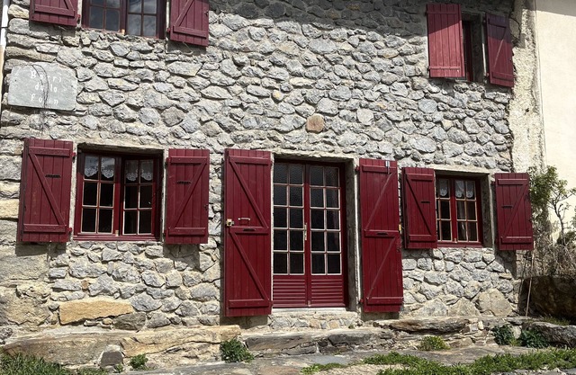 5 km from Ax les Thermes, the “Régalade” offers you peace and comfort