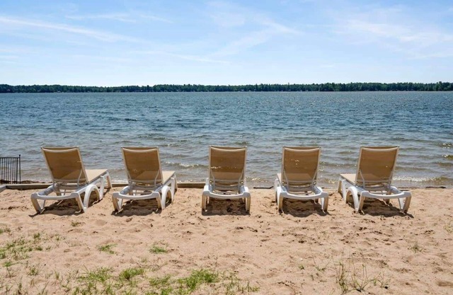 5 Lodges Together by Fife Lake - Group Retreat