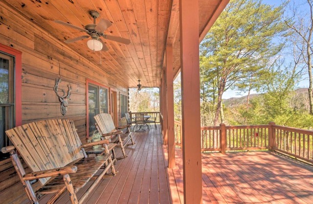 5 Mi to Downtown Blue Ridge Rustic Cabin with Views