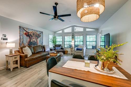 5 Mi to Dtwn Hiawassee Creek-Front Home with Deck