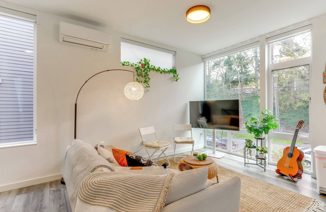 5 Mi to Dtwn: Pet-Friendly Townhome in Seattle!