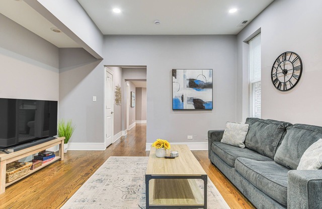 5 Mi to Dtwn: Ukrainian Village Apartment!