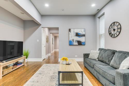 5 Mi to Dtwn Ukrainian Village Apartment!