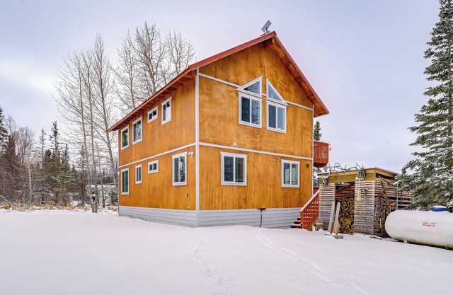 5 Mi to Kasilof River: Forest-View Retreat w/ Deck