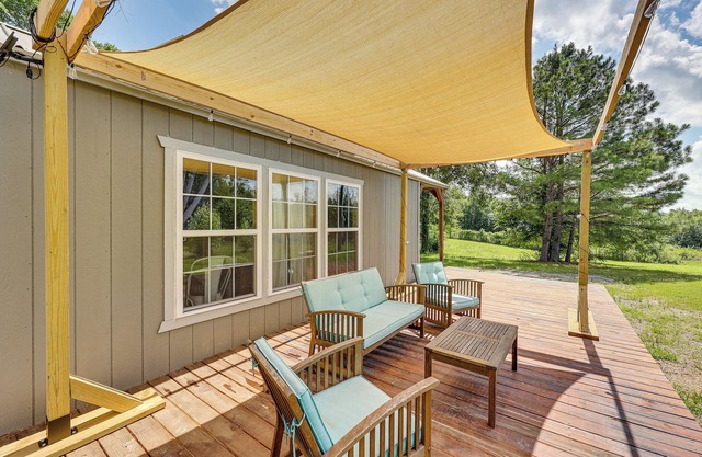 5 Mi to Lake Ouachita: Peaceful Cabin Retreat