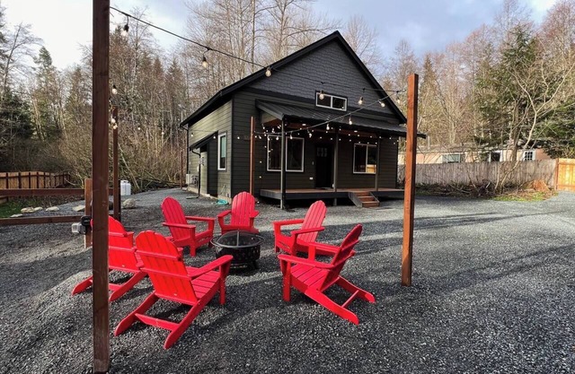 5 mi to Park|Hot Tub|EV2|King Beds|Fire Pit