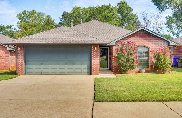 5 Mi to University of Oklahoma: Home w/ Patio!