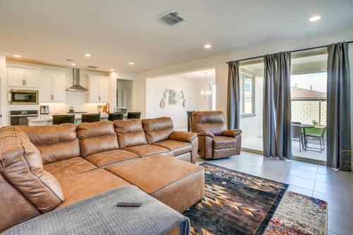 5 Mi to Westgate Newly Built Glendale Home