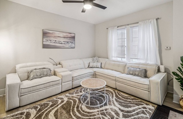 5 Min Drive to Downtown! Modern 3BR in Savannah!