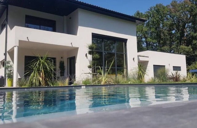 5 min From Avignon Design House / Loft