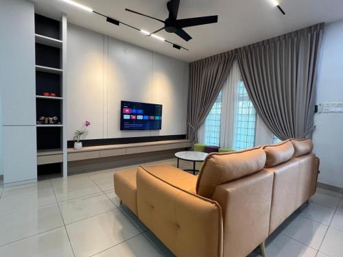 5 min to AeonBig , Old Street, BP Mall & D Garden Batu Pahat