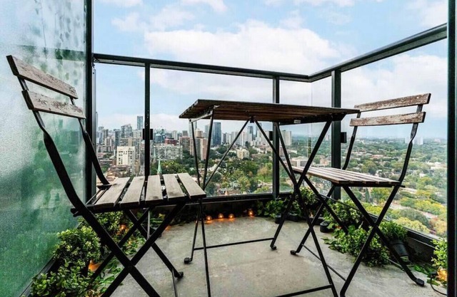 🌟5 min to DT🌟 Stylish JOGOMI Studio/Movie theatre📽