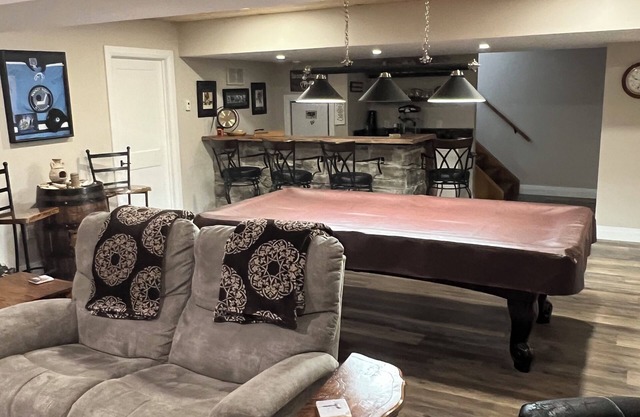 5 min walk to the beaches of Georgian Bay Family fun cottage, pool table
