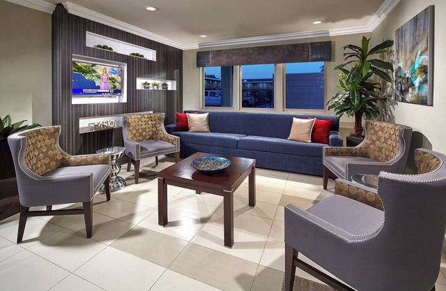 5-Min Walk to Disney – Cozy Stay w/ Pool & Parking Near Parks!