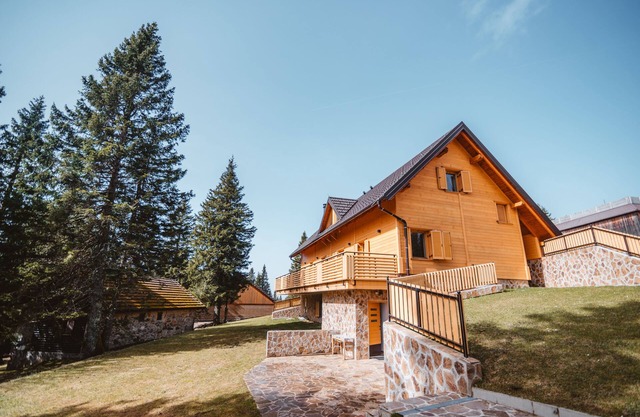5 min walk to Treetop walk Pohorje. Big terrace and garden! BBQ