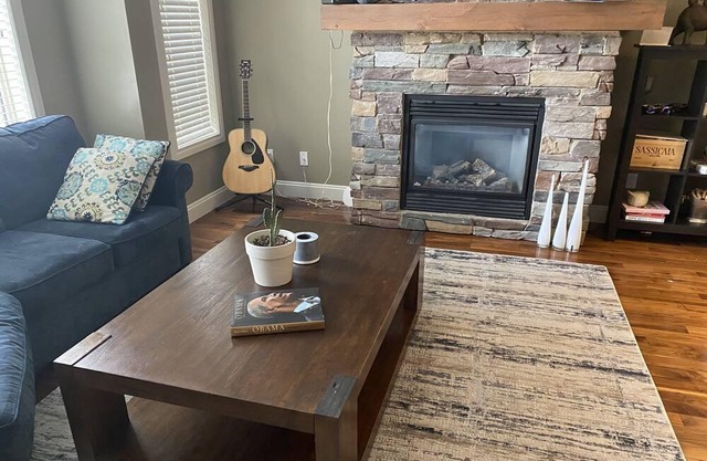 5 mins to the park. 10 mins to downtown. Great Location!