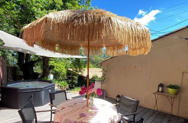 5-minute walk from the center, Maison Agatha, ideal for families.free parking.