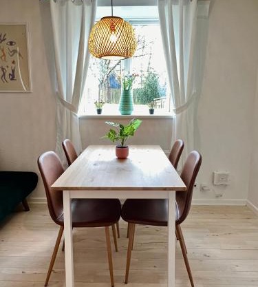5 minute walk to LEGO House - 50m2 apartment with garden/A unit