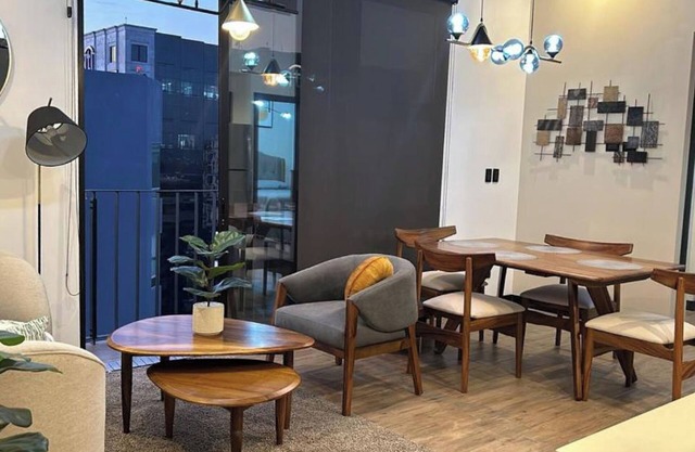 5 minutes from shopping malls! Apartment suite EON Zone 10