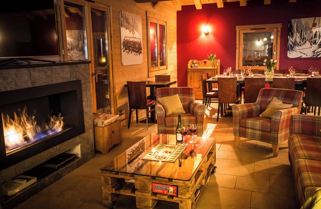 5 minutes to gondola, spectacular valley views, hot tub, Samoens/Verchaix
