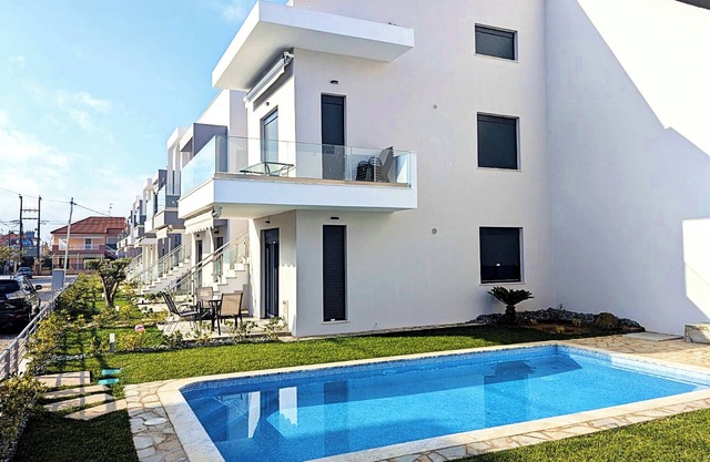 5 minutes to the beach! Cozy vacation retreat with a pool! Fully equipped flat