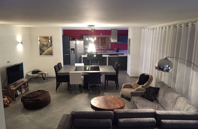 5 minutes to Grand Massif Express. Next to ski bus stop. Large living space.